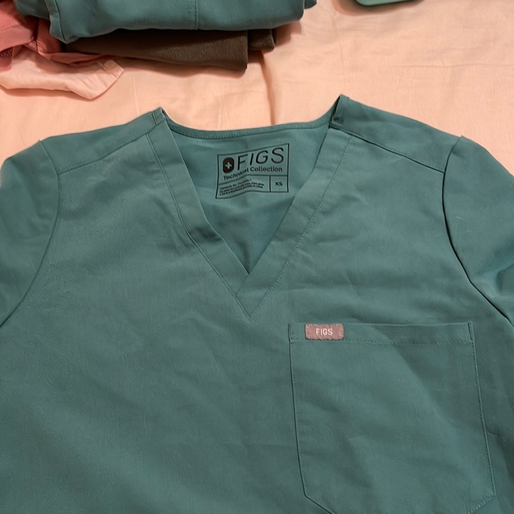 Figs Hydrogreen XS scrub Top